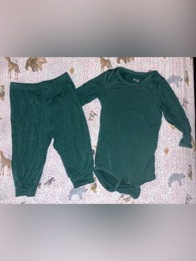 Kyte BABY set in emerald